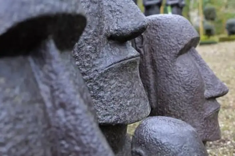 Product image 2 of the product “Moai head, 14x15x33cm | Cast stone, handcrafted & coloured 30 cm - light”